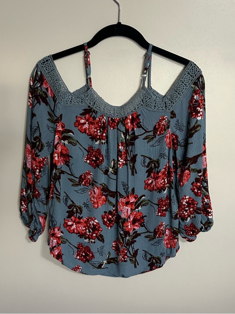 VENUS Floral Cold-Shoulder Top with Lace Trim - Picture 3 of 10